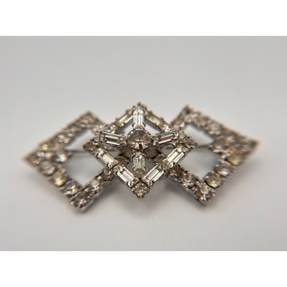 Weiss Brooch Pin Womens OS Silver Good Vintage Geometric Rhinestone Baguette